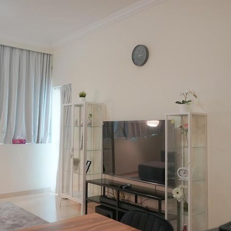 Step Into Serenity - Discover Modern Living In 1Br Apartment With Panoramic Views In Dubai Marina Near Jbr Walk, Beach And Bla Bla Club Eksteriør billede