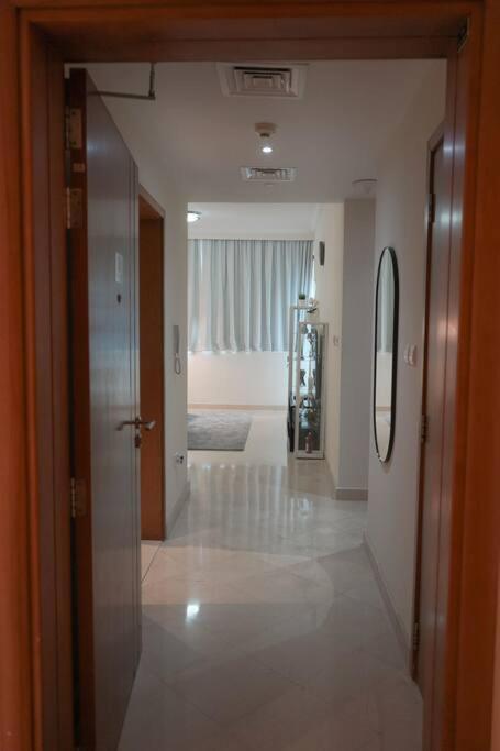 Step Into Serenity - Discover Modern Living In 1Br Apartment With Panoramic Views In Dubai Marina Near Jbr Walk, Beach And Bla Bla Club Eksteriør billede