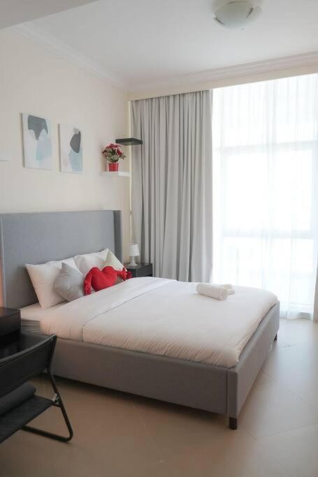 Step Into Serenity - Discover Modern Living In 1Br Apartment With Panoramic Views In Dubai Marina Near Jbr Walk, Beach And Bla Bla Club Eksteriør billede