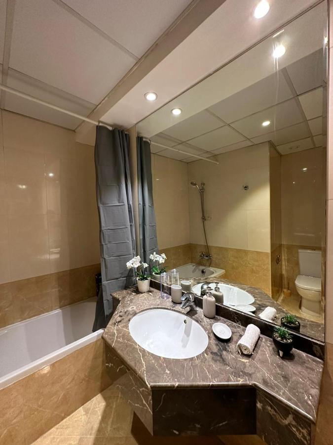 Step Into Serenity - Discover Modern Living In 1Br Apartment With Panoramic Views In Dubai Marina Near Jbr Walk, Beach And Bla Bla Club Eksteriør billede