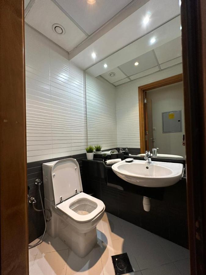 Step Into Serenity - Discover Modern Living In 1Br Apartment With Panoramic Views In Dubai Marina Near Jbr Walk, Beach And Bla Bla Club Eksteriør billede